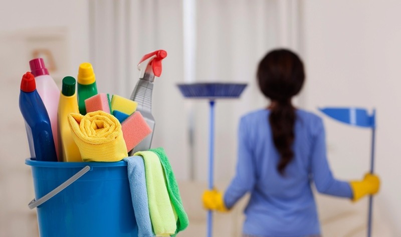 a girl is preparing to clean her house